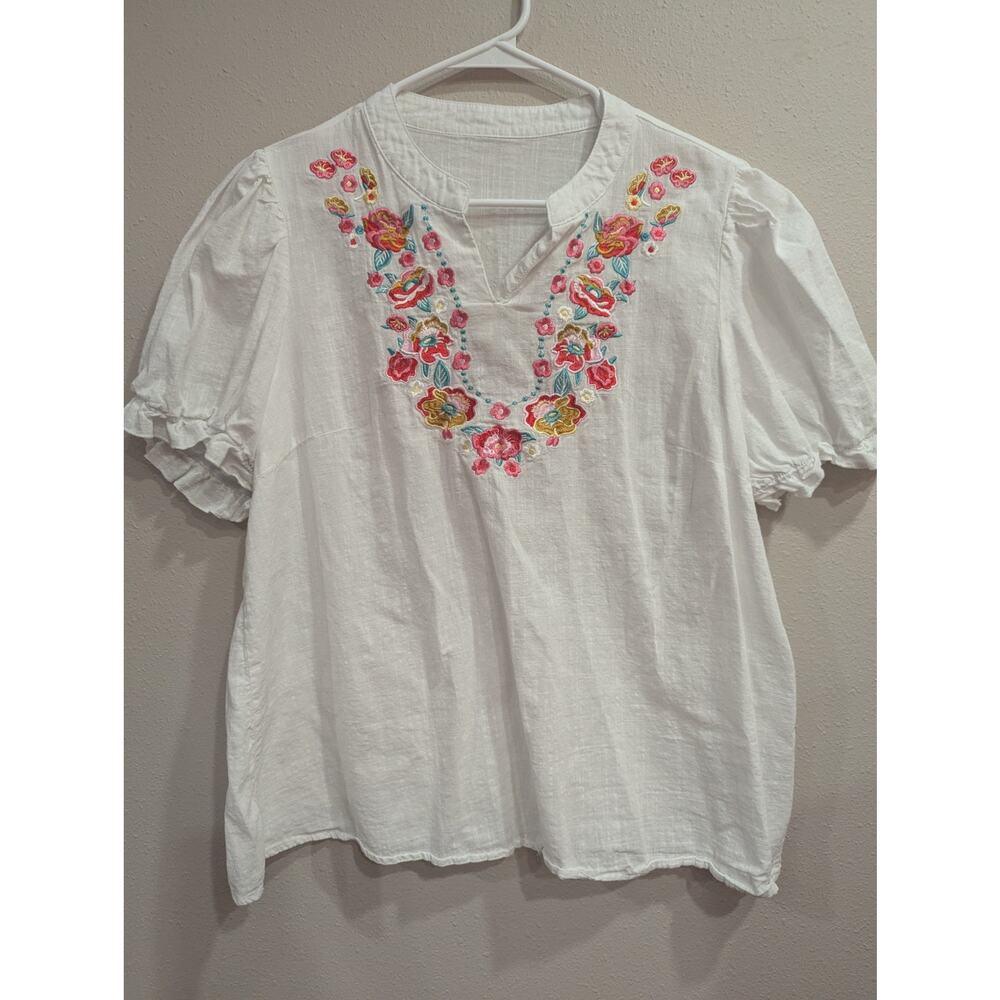 Pretty white peasant style short sleeve blouse with floral embroidery size 2XL